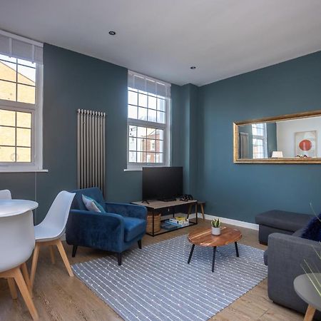 Modern Apartment Within City Walls, Parking Chester Buitenkant foto