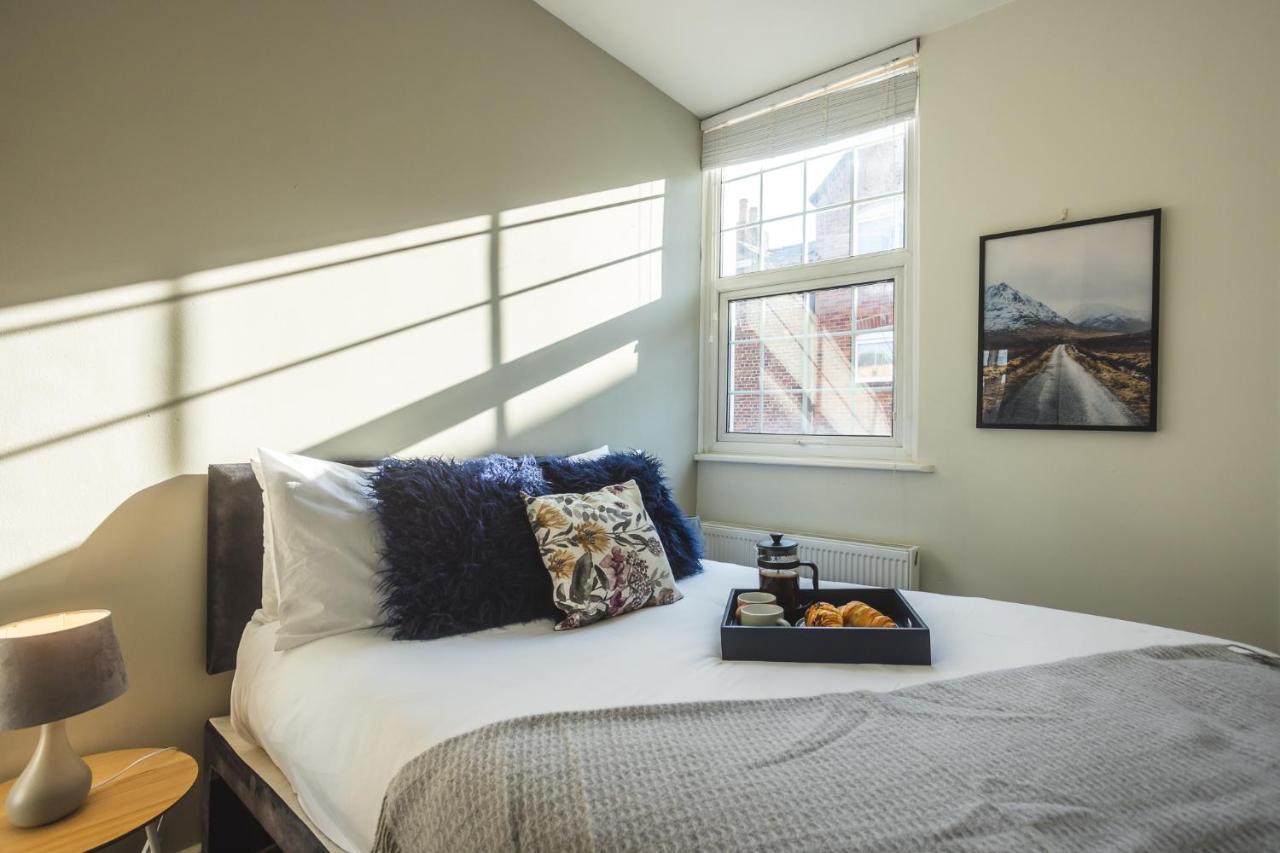 Modern Apartment Within City Walls, Parking Chester Buitenkant foto