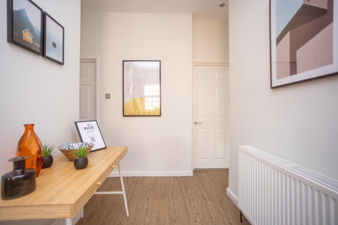 Modern Apartment Within City Walls, Parking Chester Buitenkant foto