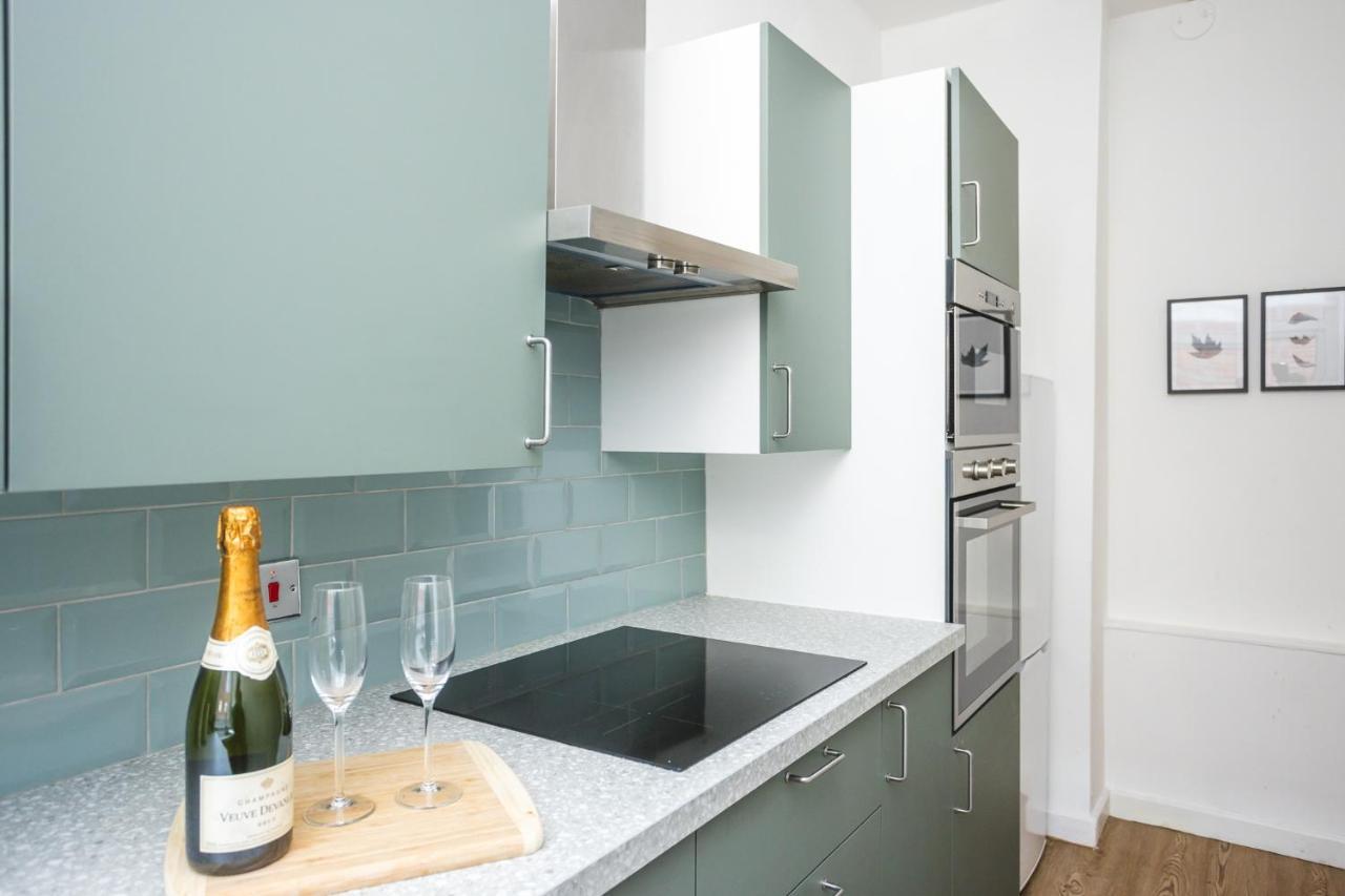 Modern Apartment Within City Walls, Parking Chester Buitenkant foto